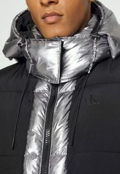 Calvin Klein Jeans HIGH SHINE BLOCKING PUFFER - Veste D'hiver - Gun Metal -Calvin Klein Elegant Magasin 316a6984aa9f44ab92c37b667e2f23d9