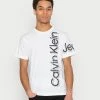 Calvin Klein Jeans VERTICAL BOLD INSTIT TEE - T-shirt Imprimé - Bright White