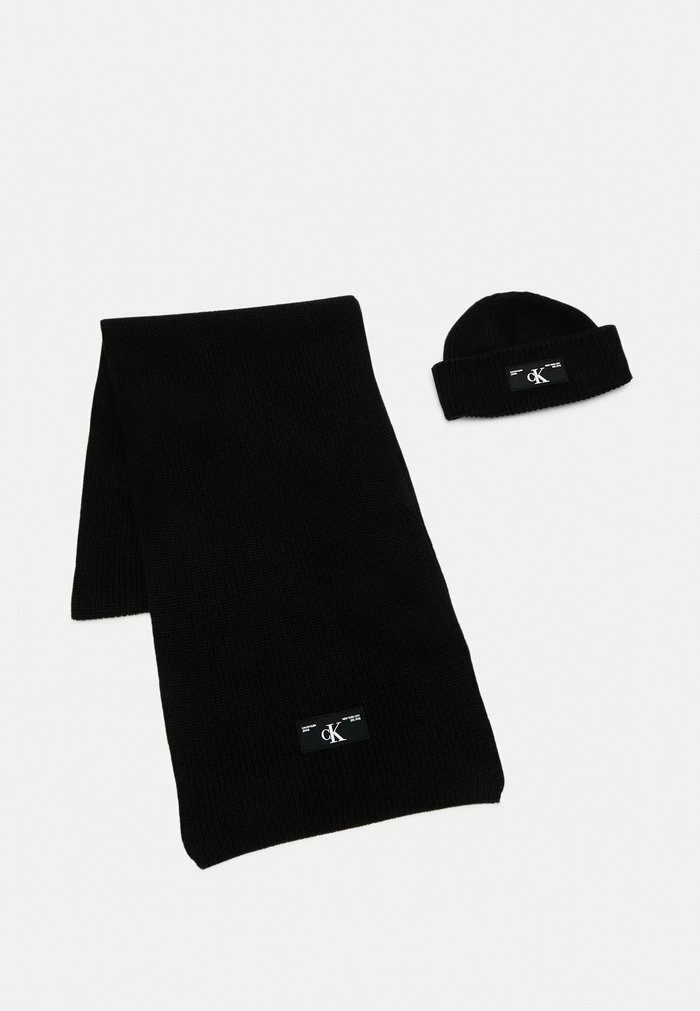 Calvin Klein Jeans DOCKER BEANIE & SCARF SET - Écharpe - Black 1 Calvin Klein Jeans DOCKER BEANIE & SCARF SET - Écharpe - Black
