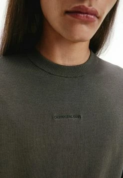 Calvin Klein Jeans Pullover - Black Olive -Calvin Klein Elegant Magasin 34af1d46fad5419ba1fe0a6718dda42e