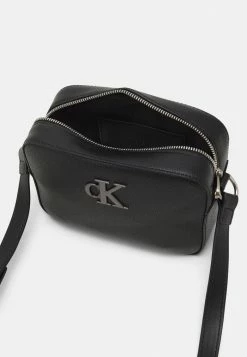Calvin Klein Jeans MINIMAL MONOGRAM CAMERA BAG - Sac Bandoulière - Black -Calvin Klein Elegant Magasin 36bd3939c1c142a7b36c5331b4cfbe7a