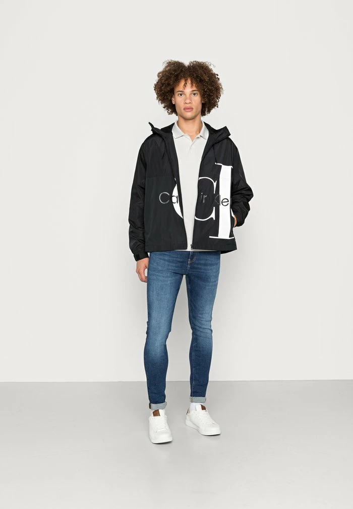 Calvin Klein Jeans BOLD LOGO BLOCKED - Veste Légère - Black 2 Calvin Klein Jeans BOLD LOGO BLOCKED - Veste Légère - Black – Image 2