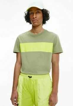 Calvin Klein Jeans BOXY LOGO - T-shirt Imprimé - Faded Olive
