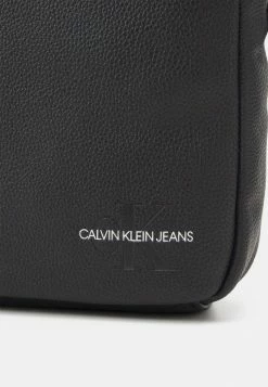 Calvin Klein Jeans MICRO PEBBLE REPORTER S - Sac Bandoulière - Black -Calvin Klein Elegant Magasin 3b03930c49a1455e8a416ef67fe6e319