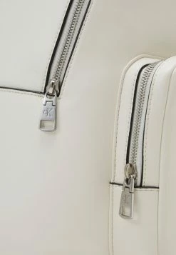 Calvin Klein Jeans SCULPTED CAMPUS TWO TONE - Sac à Dos - Warm White -Calvin Klein Elegant Magasin 3b624dcd98da4065a6998980baf4a1c5