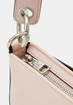 Calvin Klein Jeans SCULPTED MONO SHOULDER POUCH - Sac à Main - Pale Conch Shell -Calvin Klein Elegant Magasin 3bc9f594d5564d0ab76b6dd42cb116a3