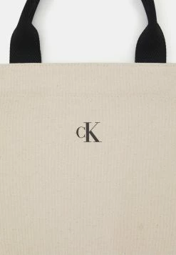 Calvin Klein Jeans LOGO TAPE TOTE - Cabas - Muslin 7 Calvin Klein Jeans LOGO TAPE TOTE - Cabas - Muslin -Calvin Klein Elegant Magasin 3cdef8b8b899418aa523ac89cd1824ca