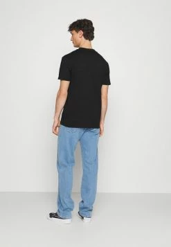 Calvin Klein Jeans LOGO TEE UNISEX - T-shirt Imprimé - Black 10 Calvin Klein Jeans LOGO TEE UNISEX - T-shirt Imprimé - Black -Calvin Klein Elegant Magasin 3daa6fb142834e19afffbc0e559c3c5a