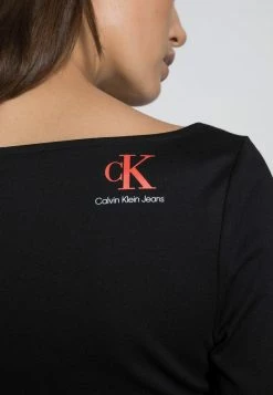 Calvin Klein Jeans SCOOP NECK TEE - T-shirt à Manches Longues - Black 9 Calvin Klein Jeans SCOOP NECK TEE - T-shirt à Manches Longues - Black -Calvin Klein Elegant Magasin 3e283fa6c19a4fd49fbe3a259d03c25f