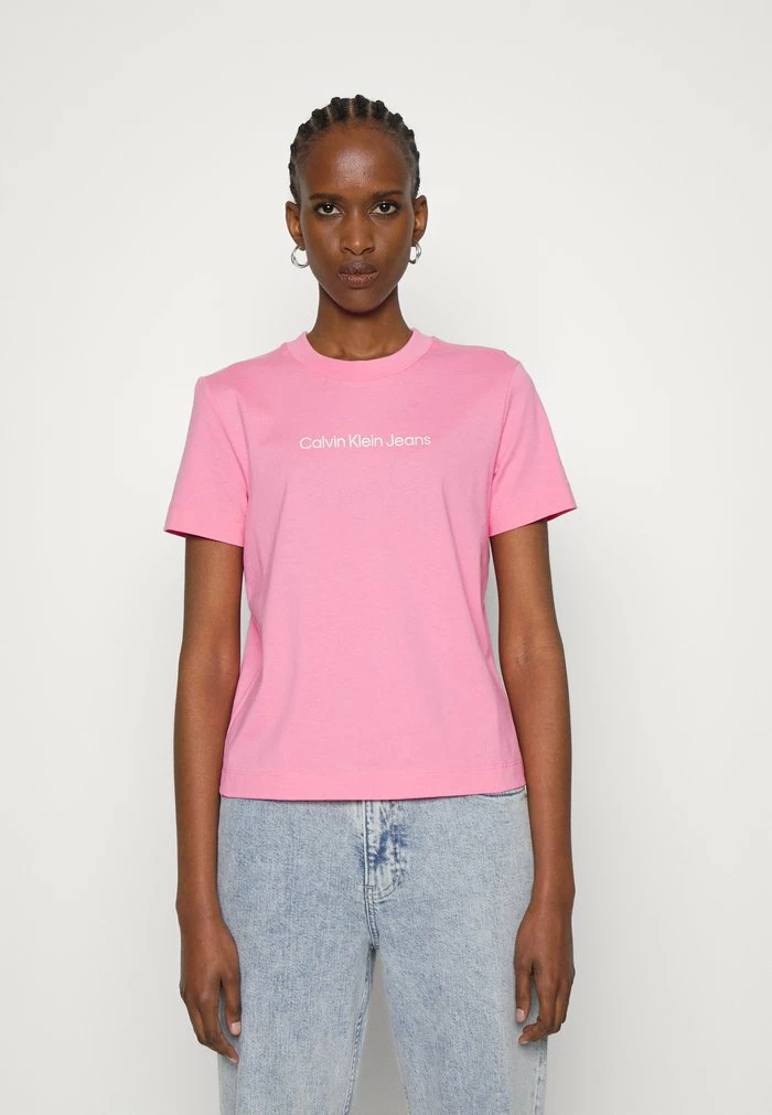 Calvin Klein Jeans SHRUNKEN INSTITUTIONAL TEE - T-shirt Basique - Lipstick Pink 1 Calvin Klein Jeans SHRUNKEN INSTITUTIONAL TEE - T-shirt Basique - Lipstick Pink