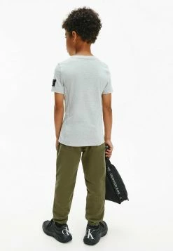 Calvin Klein Jeans BLOCKING BADGE FITTED - T-shirt Imprimé - Light Grey Heather -Calvin Klein Elegant Magasin 3f558fd84cd540dc84611e71072f4953