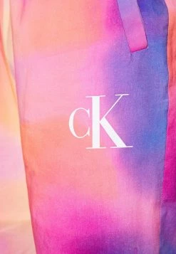 Calvin Klein Jeans PRIDE SHORT UNISEX - Short - Multicoloured -Calvin Klein Elegant Magasin 3fdea1c2aa42415681b60fb8f7786100