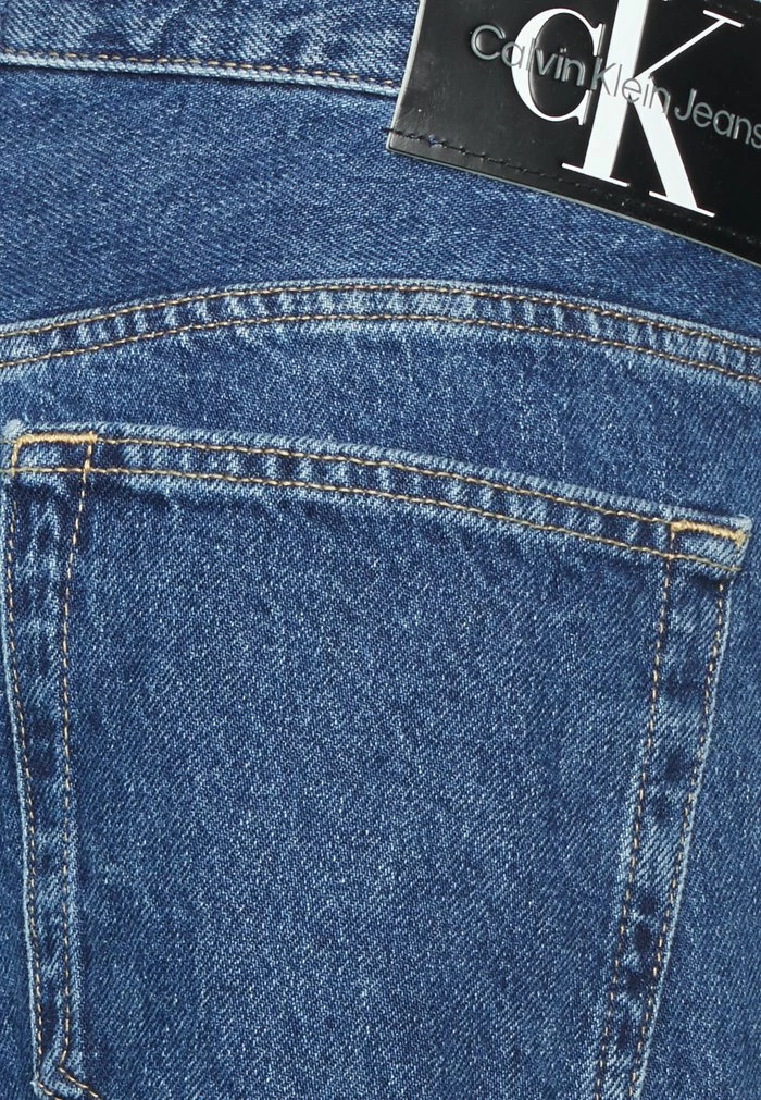 Calvin Klein Jeans Jean Droit - Denim Medium 8 Calvin Klein Jeans Jean Droit - Denim Medium – Image 8