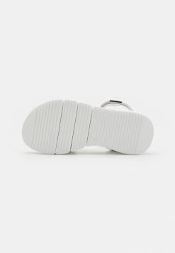 Calvin Klein Jeans Sandales - White 10 Calvin Klein Jeans Sandales - White -Calvin Klein Elegant Magasin 42ef5203895f49a99641a951938b16f6