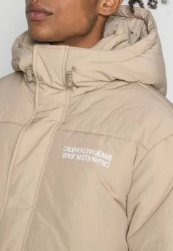 Calvin Klein Jeans SUSTAINABLE CRINKLE PUFFER - Veste D'hiver - Crockery -Calvin Klein Elegant Magasin 44b32c71034344ce98b6abc4a25acf67