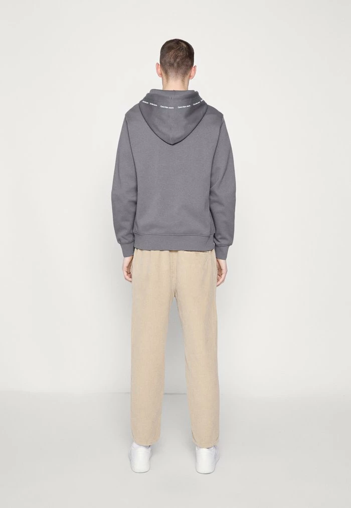 Calvin Klein Jeans REPEAT LOGO HOODIE UNISEX - Sweatshirt - Fossil Grey 5 Calvin Klein Jeans REPEAT LOGO HOODIE UNISEX - Sweatshirt - Fossil Grey – Image 5
