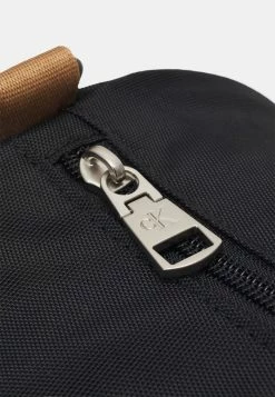 Calvin Klein Jeans SPORT ESSENTIALS DUFFLE - Sac Week-end - Black -Calvin Klein Elegant Magasin 4858f6b85a9546fb9712dd301353b546