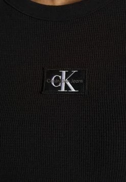 Calvin Klein Jeans BADGE TEE - T-shirt Basique - Black -Calvin Klein Elegant Magasin 49cd74f8865c435aa126d8c616bace81
