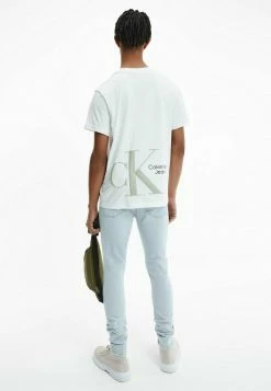 Calvin Klein Jeans BOXY MONOGRAM - T-shirt Imprimé - Bright White -Calvin Klein Elegant Magasin 4c7d1fbe600c4d20a953490f0f6343a8