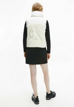 Calvin Klein Jeans Veste Sans Manches - Muslin 7 Calvin Klein Jeans Veste Sans Manches - Muslin -Calvin Klein Elegant Magasin 4d5f72db0f04475194d124d2a020fa79