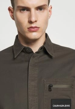 Calvin Klein Jeans UTILITY REGULAR SHIRT - Chemise - Black Olive -Calvin Klein Elegant Magasin 4e6cb434790741548641eb6a1b8e900d