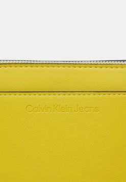 Calvin Klein Jeans SCULPTED CAMERA POUCH TWO TONE - Sac Bandoulière - Super Lemon -Calvin Klein Elegant Magasin 4f638d1d58ab4425b2b9599899695108