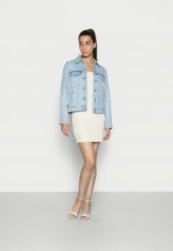 Calvin Klein Elegant Magasin -Calvin Klein Elegant Magasin 4fad050e982a4c928d46779b348462ee