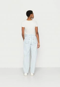 Calvin Klein Jeans 90S STRAIGHT - Jean Droit - Denim Light -Calvin Klein Elegant Magasin 5036bf7d227a4693a42a9ef4c3c11354