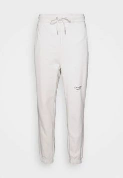 Calvin Klein Jeans STACKED LOGO PANT - Pantalon De Survêtement - Eggshell