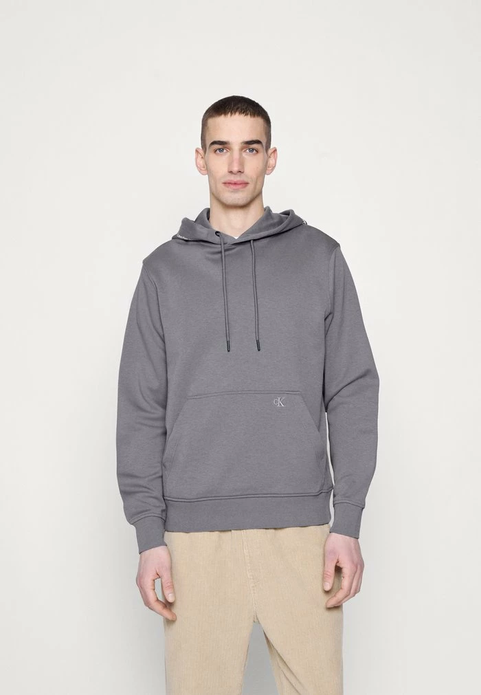 Calvin Klein Jeans REPEAT LOGO HOODIE UNISEX - Sweatshirt - Fossil Grey 3 Calvin Klein Jeans REPEAT LOGO HOODIE UNISEX - Sweatshirt - Fossil Grey – Image 3