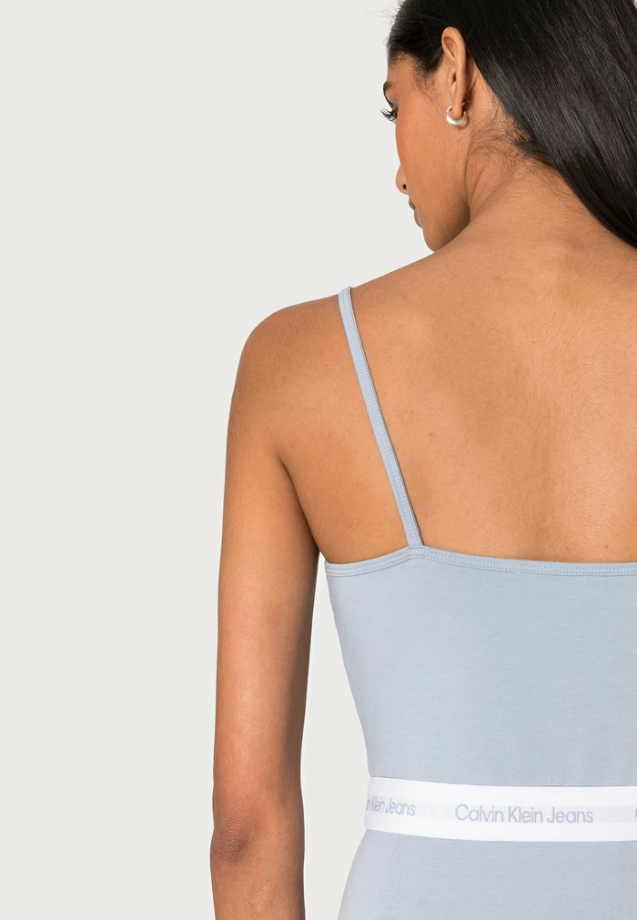 Calvin Klein Jeans LOGO TAPE STRAPPY DRESS - Robe En Jersey - Silver Sky 5 Calvin Klein Jeans LOGO TAPE STRAPPY DRESS - Robe En Jersey - Silver Sky – Image 5