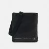 Calvin Klein Jeans MONOGRAM SOFT FLATPACK - Sac Bandoulière - Black