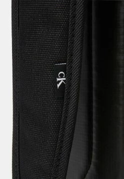 Calvin Klein Jeans INDUSTRIAL UNISEX - Sac Week-end - Black -Calvin Klein Elegant Magasin 5a022b03c4b84da0b1b137e62350c966