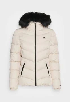 Calvin Klein Jeans SHORT FITTED PUFFER - Doudoune - Muslin 10 Calvin Klein Jeans SHORT FITTED PUFFER - Doudoune - Muslin -Calvin Klein Elegant Magasin 5af289035171499f9a8801f9399fd0fd