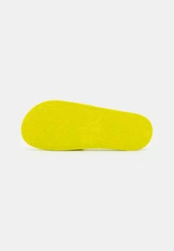 Calvin Klein Jeans SLIDE MONOGRAM - Mules - Lemon Lime -Calvin Klein Elegant Magasin 5da00a1600414aada5ac5d3c598c142b