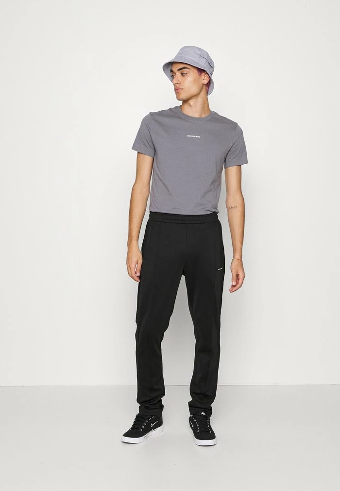 Calvin Klein Jeans MICRO BRANDING ESSENTIAL TEE - T-shirt Basique - Fossil Grey 2 Calvin Klein Jeans MICRO BRANDING ESSENTIAL TEE - T-shirt Basique - Fossil Grey – Image 2