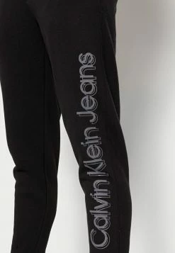 Calvin Klein Jeans VERTICAL BOLD INSTIT PANT - Pantalon De Survêtement - Black -Calvin Klein Elegant Magasin 5ea9bf4aebd94c18a9107f8a1f01ffff