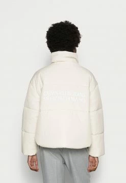 Calvin Klein Jeans CRINKLE PUFFER - Veste D'hiver - Muslin 7 Calvin Klein Jeans CRINKLE PUFFER - Veste D'hiver - Muslin -Calvin Klein Elegant Magasin 5ebb48830d74451d9c335b255c8fdff3
