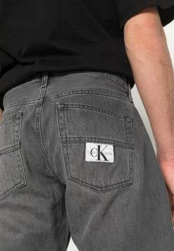 Calvin Klein Jeans REGULAR SHORT - Short En Jean - Denim Black 9 Calvin Klein Jeans REGULAR SHORT - Short En Jean - Denim Black -Calvin Klein Elegant Magasin 5ebdf98a526343839aaed9a285b48090