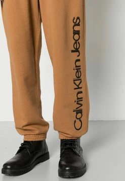 Calvin Klein Jeans SEASONAL INSTITUTIONAL PANT - Pantalon De Survêtement - Tobacco Brown -Calvin Klein Elegant Magasin 5ec1202d57b644719e52c92c6f9c8681
