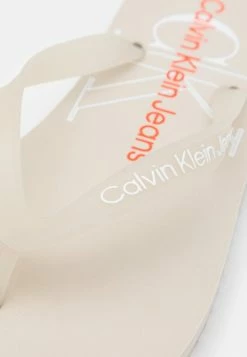 Calvin Klein Jeans BEACH MONOGRAM - Tongs - Eggshell -Calvin Klein Elegant Magasin 63b56ea610e340c4addcb039619c6b75