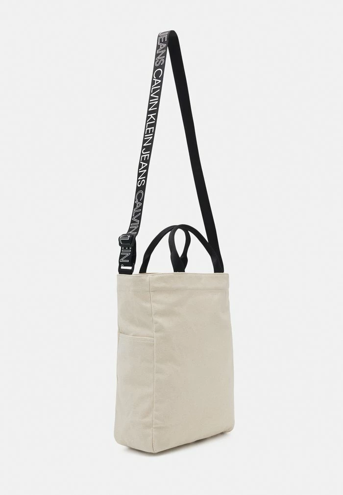 Calvin Klein Jeans LOGO TAPE TOTE - Cabas - Muslin 2 Calvin Klein Jeans LOGO TAPE TOTE - Cabas - Muslin – Image 2