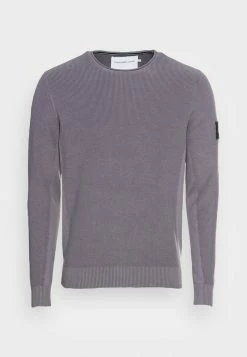 Calvin Klein Jeans MONOGRAM BADGE CREW NECK - Pullover - Fossil Grey 8 Calvin Klein Jeans MONOGRAM BADGE CREW NECK - Pullover - Fossil Grey -Calvin Klein Elegant Magasin 63f0bef0e091437abac1d7be2ba845b2