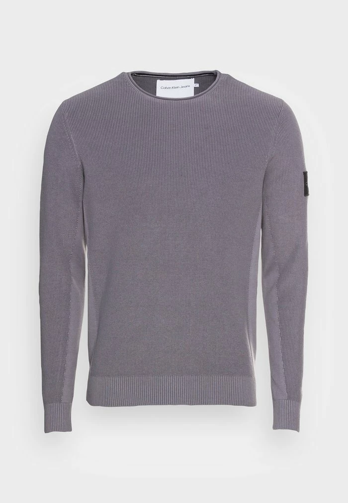 Calvin Klein Jeans MONOGRAM BADGE CREW NECK - Pullover - Fossil Grey 4 Calvin Klein Jeans MONOGRAM BADGE CREW NECK - Pullover - Fossil Grey – Image 4