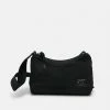 Calvin Klein Jeans FEMININE SHOULDER BAG - Sac Bandoulière - Black