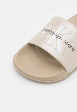 Calvin Klein Jeans UNISEX - Mules - Beige -Calvin Klein Elegant Magasin 6844f2ff222b403ba6a975151ab6028a