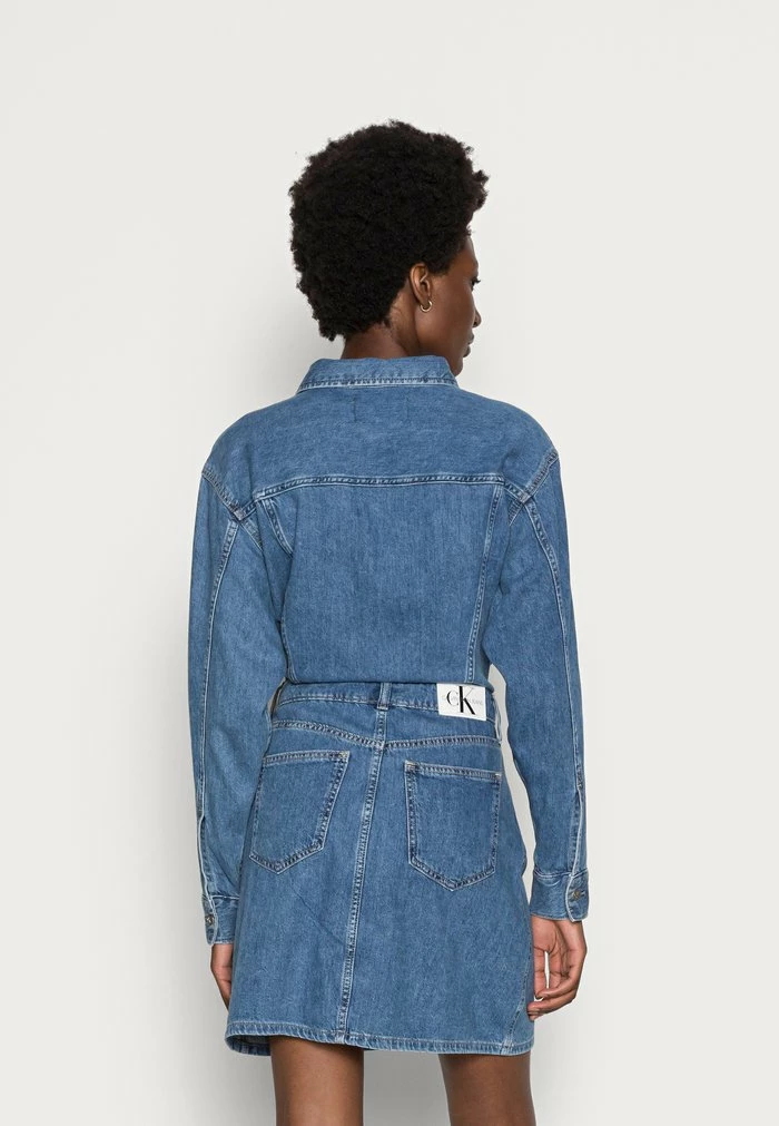 Calvin Klein Jeans JACKET DRESS - Robe En Jean - Denim Light 3 Calvin Klein Jeans JACKET DRESS - Robe En Jean - Denim Light – Image 3