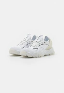 Calvin Klein Jeans CHUNKY SOLE LACEUP - Baskets Basses - Bright White -Calvin Klein Elegant Magasin 699a9416fa7840168ccdcbda555dfb12