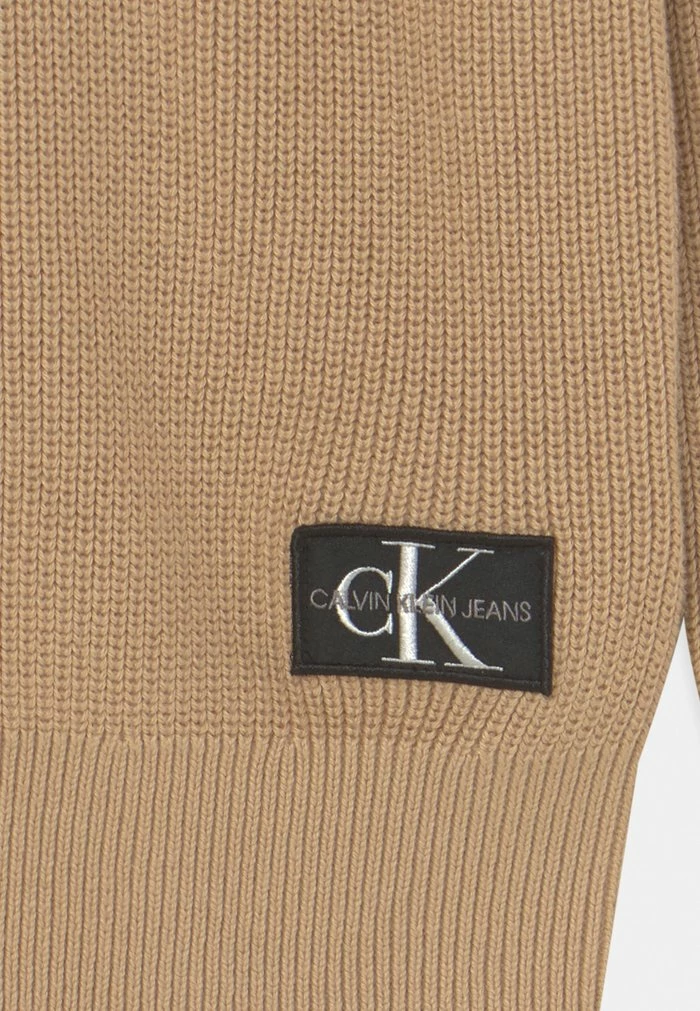 Calvin Klein Jeans OCO REGULAR CREW - Pullover - Summer Stone 3 Calvin Klein Jeans OCO REGULAR CREW - Pullover - Summer Stone – Image 3