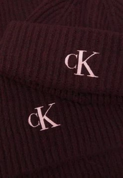 Calvin Klein Jeans BEANIE SCARF SET - Écharpe - Raspberry Juice -Calvin Klein Elegant Magasin 6bf36b6aae5e4dfe9e6a43f779f5e559